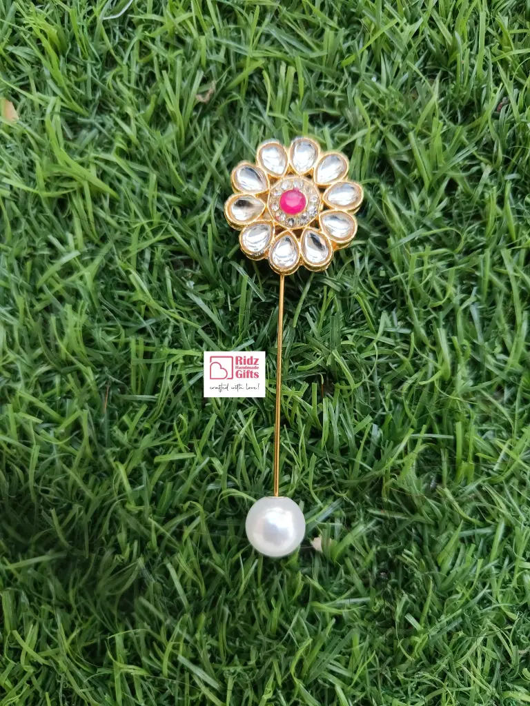 Flower Shaped Kundan Brooch