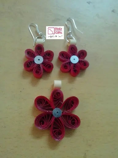 Quilled Flower Pendant Earrings Set 